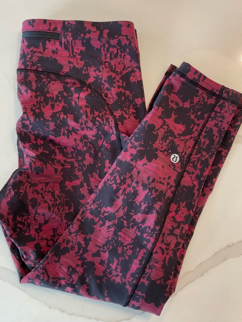LULULEMON Burgundy & Black Floral Patterned Leggings